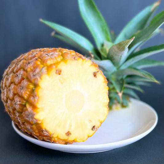 【送料無料】もぎたて産地直送!沖縄県西表島産パイナップル 白い果肉と強烈な甘み サンドルチェ